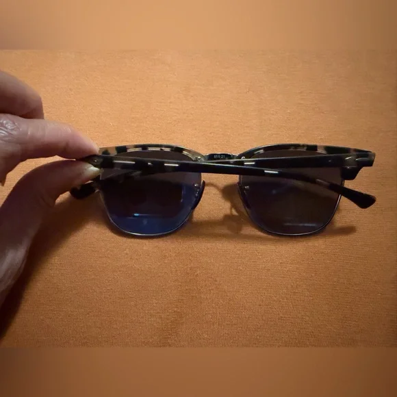 Ray-Ban Classic Tortoise Sunglasses - Picture 6 of 11